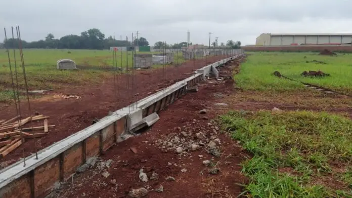 Dourados: PM despeja indígenas de canteiro de obras de condomínio de luxo