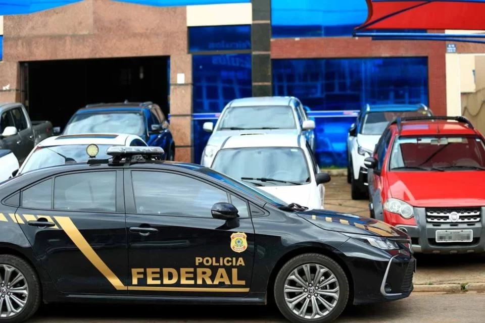 PF faz megaoperação no DF e em 7 estados contra fraude de R$ 21 milhões no Fies