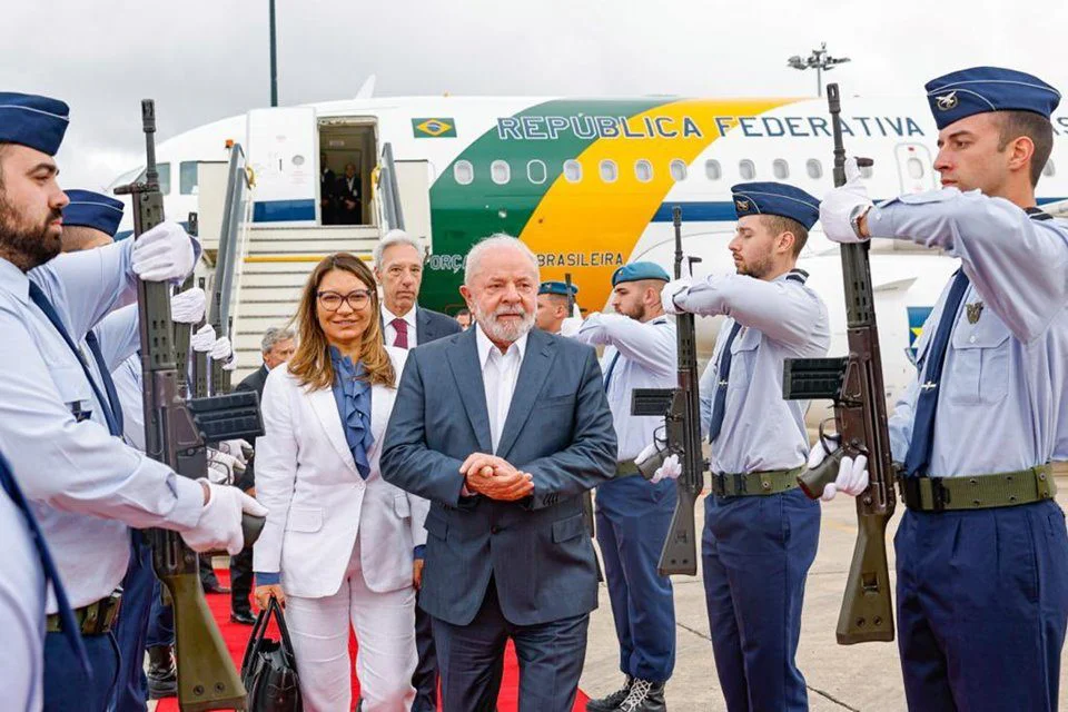Lula desembarca em Lisboa com previsão de assinar mais de 10 acordos