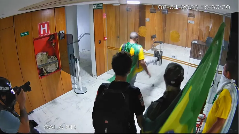 PF ouve militares do GSI que aparecem em imagens durante invasão golpista ao Planalto