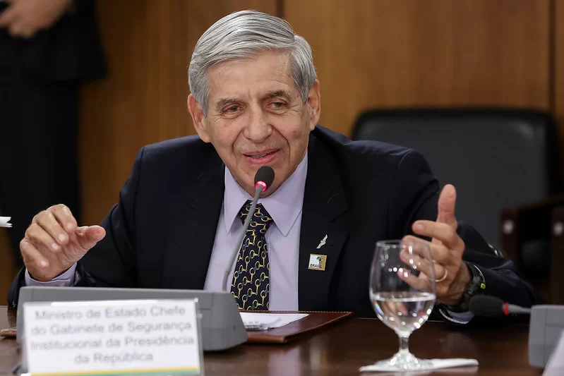 Augusto Heleno recua e diz que vai à CPI do 8 de Janeiro do DF
