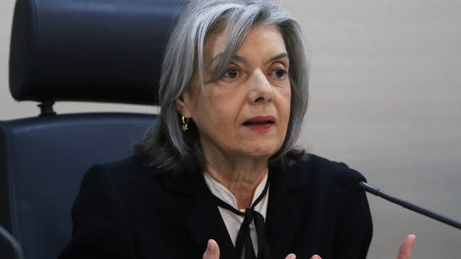‘Não queremos ser coitadas’, diz Cármen Lúcia ao rebater Nunes Marques