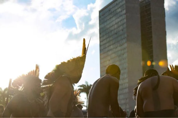 Terras indígenas: governo libera, Câmara aprova urgência do marco temporal e líderes falam em “tratorada” Terras indígenas: governo libera, Câmara aprova urgência do marco temporal e líderes falam em “tratorada”