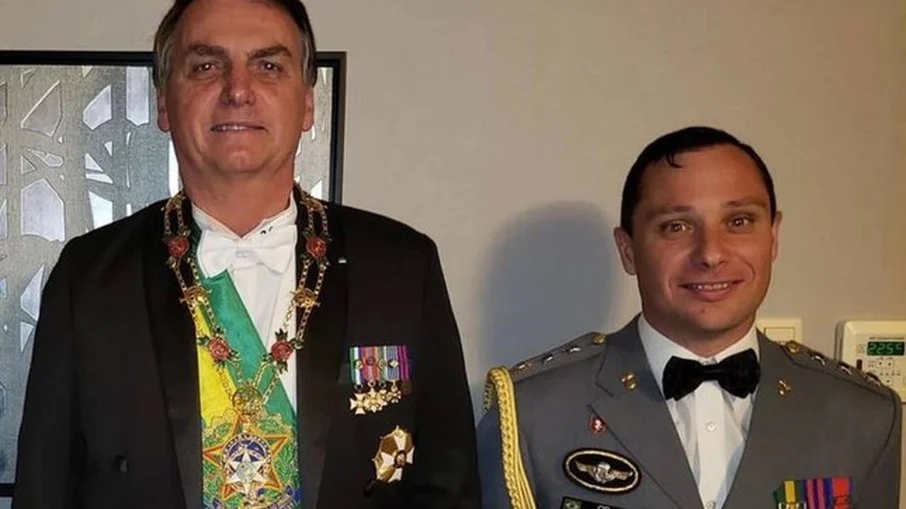 Bolsonaro e Cid sabiam de fraude no cartão de vacinação, diz PF