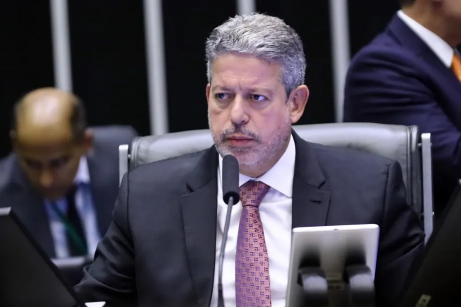 Mensagens e compra de passagem: entenda provas contra Lira em denúncia analisada pelo STF nesta terça