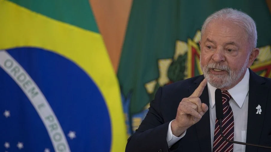 Lula se irrita com rumores de demissões de ministros