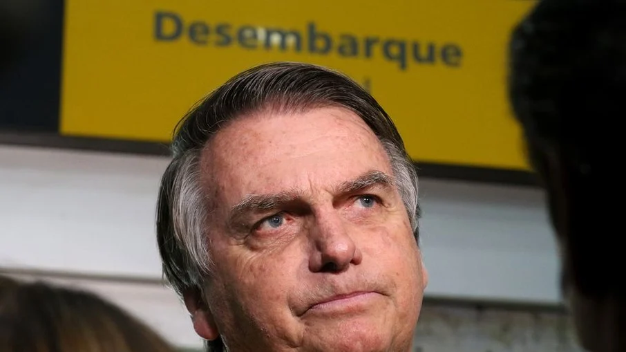 Bolsonaro xinga Lula, critica TSE e diz que volta ao Planalto é missão