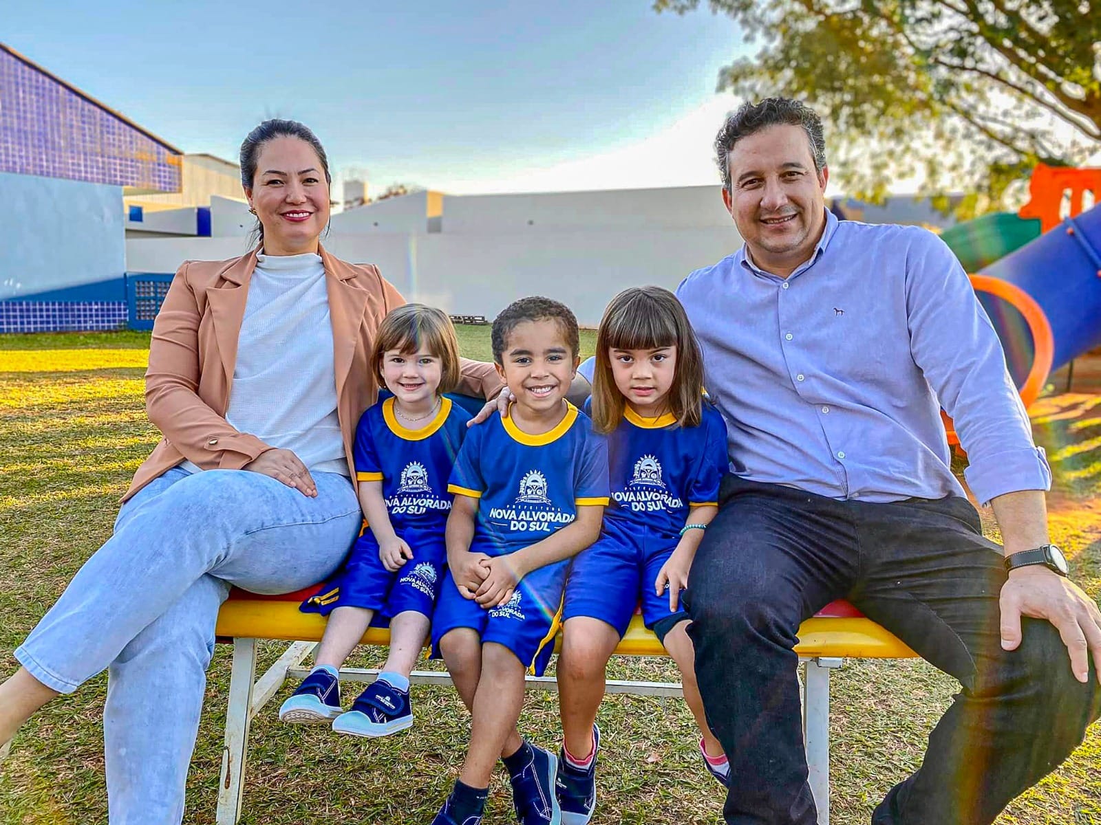 Alunos recebem pela primeira vez tênis, camisetas e bermudas na rede municipal de ensino de Nova Alvorada do Sul