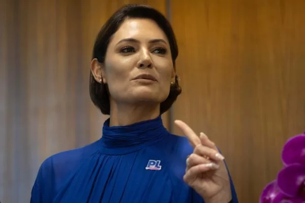Caso das joias: Michelle Bolsonaro contrata advogado especialista em direito penal