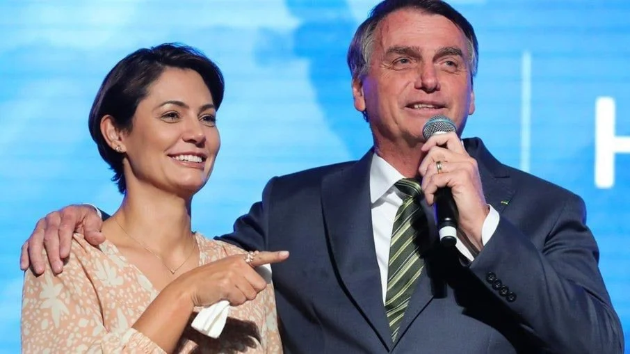Aliados pedem Pix a Michelle por medo de bloqueio a Bolsonaro Aliados pedem Pix a Michelle por medo de bloqueio a Bolsonaro