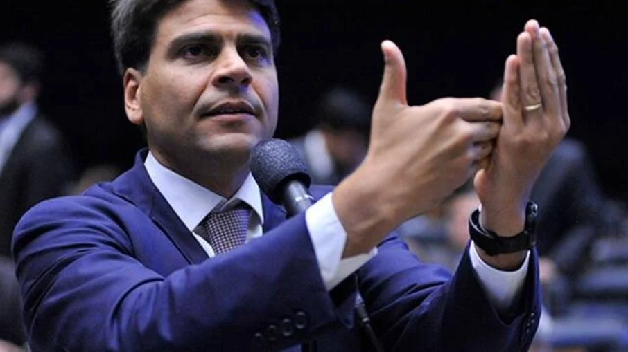 Câmara deve votar taxação para super-ricos nesta semana