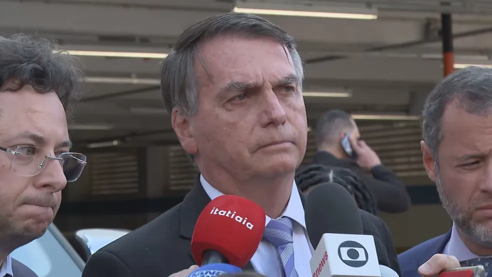 1.365 pessoas com mandados de prisão doaram dinheiro para o ex-presidente Jair Bolsonaro