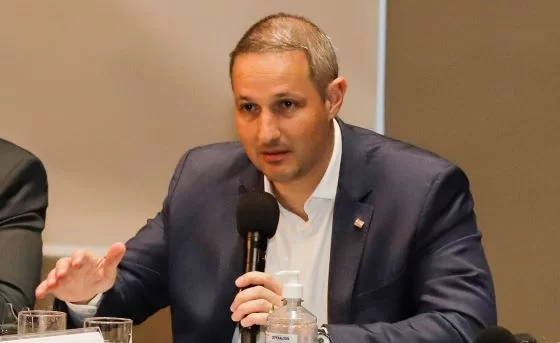 Derrite diz que parte da imprensa de SP trabalha “a favor do crime”