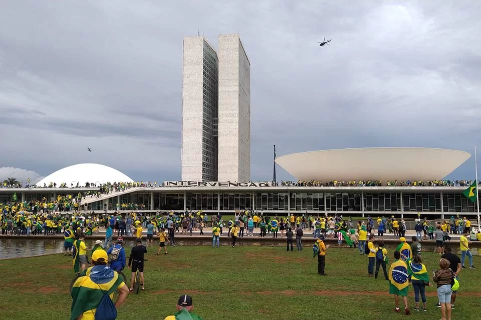 STF fixa pena média de até 16 anos para seis réus por atos de 8/1