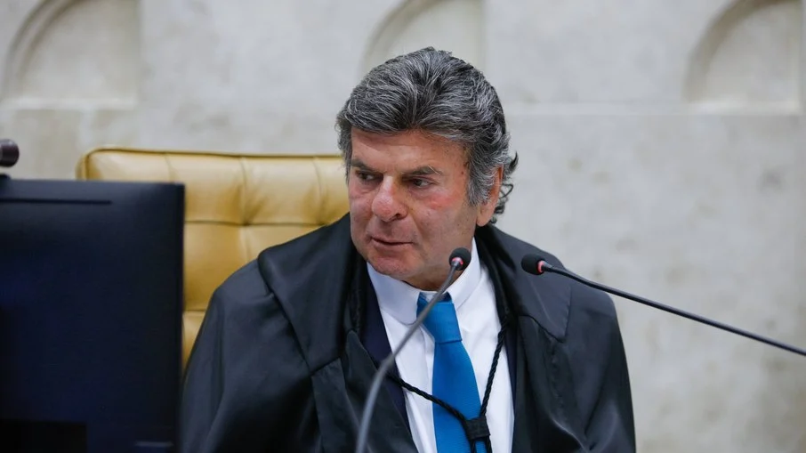 Fux cobra explicação de SP para anulação de multas de Bolsonaro