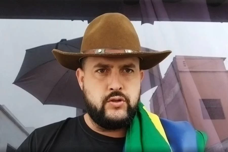 Noiva de Zé Trovão vai à polícia e diz ter sido agredida pelo deputado