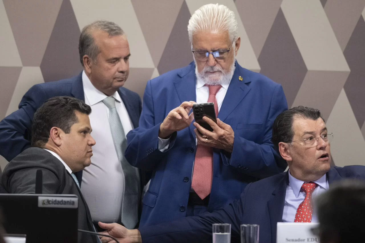 CCJ do Senado aprovou texto da PEC da reforma tributária nesta terça. Proposta segue para o plenário
