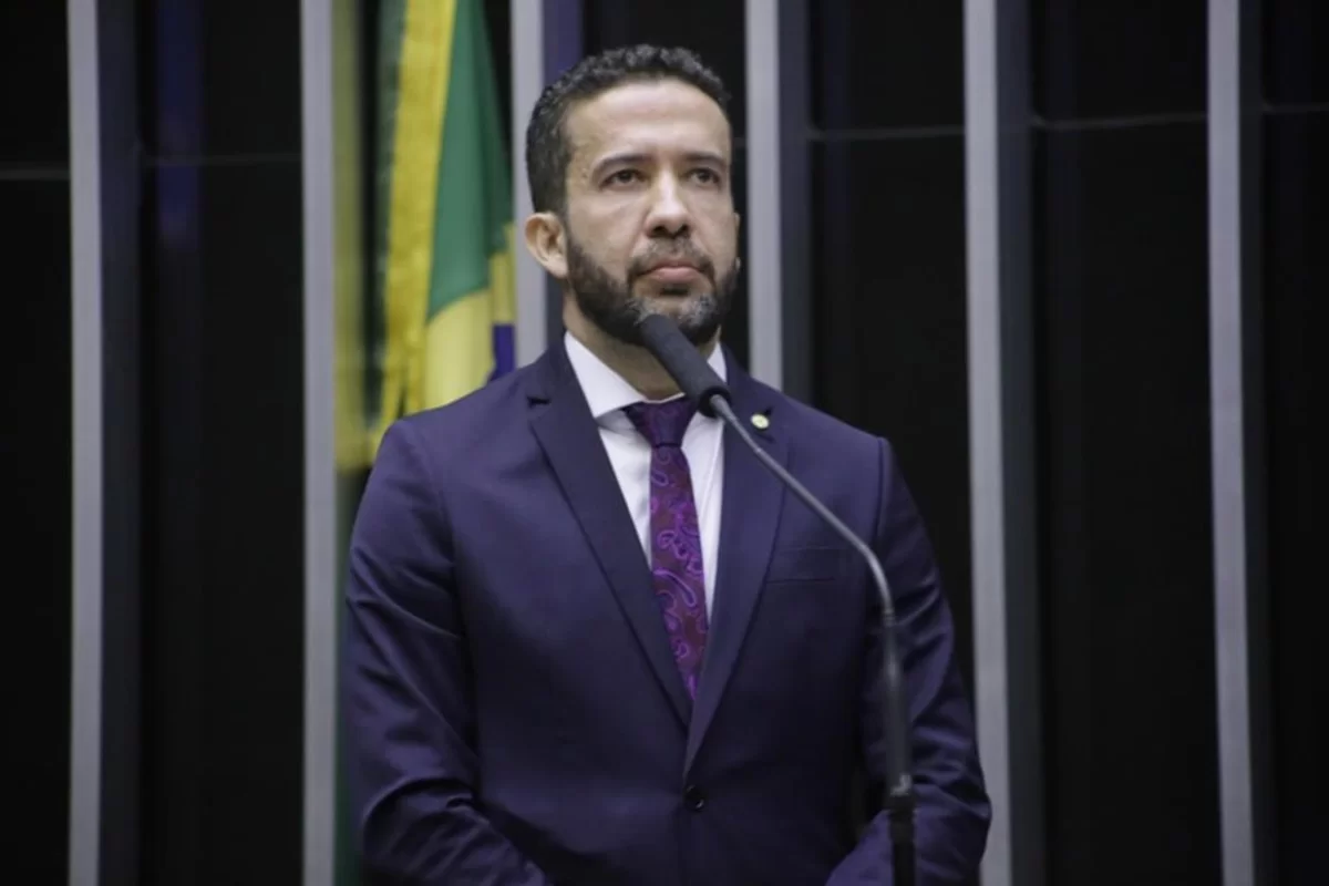 Rachadinha do Janones: em áudio, deputado cobra salário de assessores Rachadinha do Janones: em áudio, deputado cobra salário de assessores