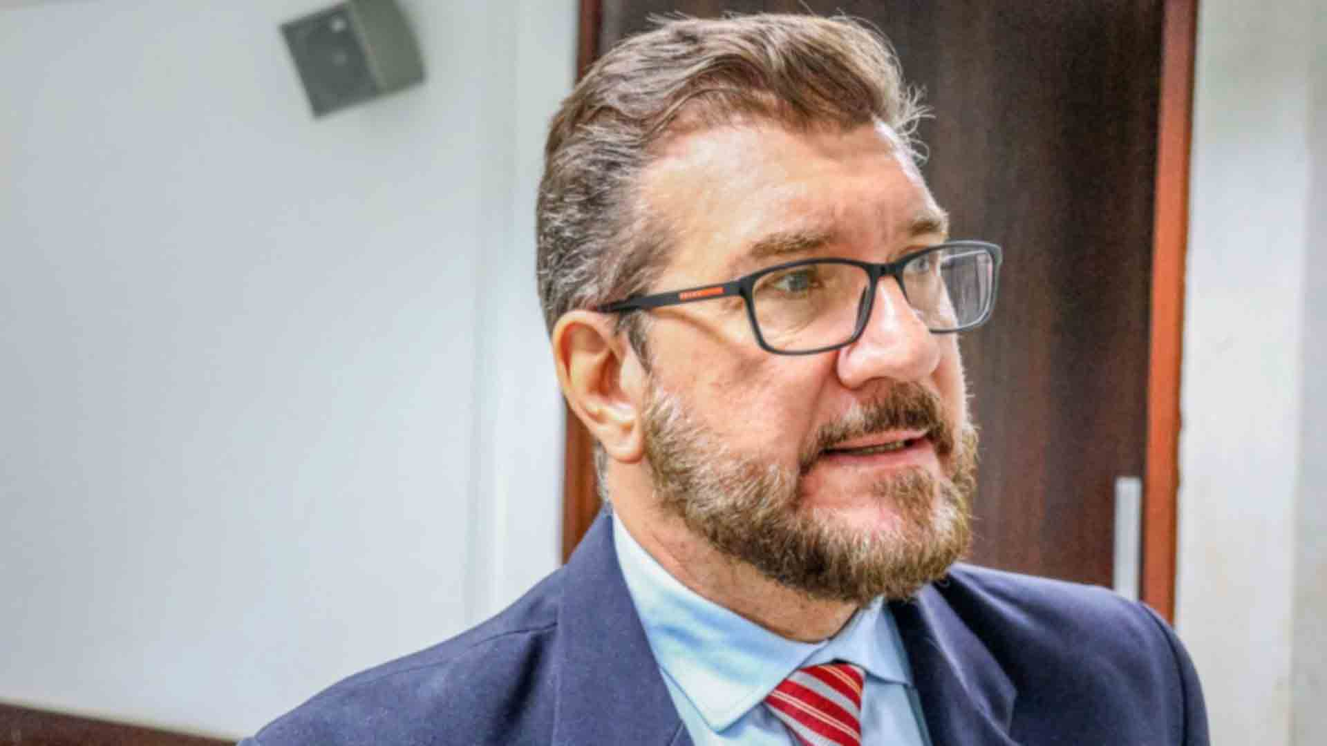Pedro Kemp quer proibir venda de herbicida em Mato Grosso do Sul Pedro Kemp quer proibir venda de herbicida em Mato Grosso do Sul