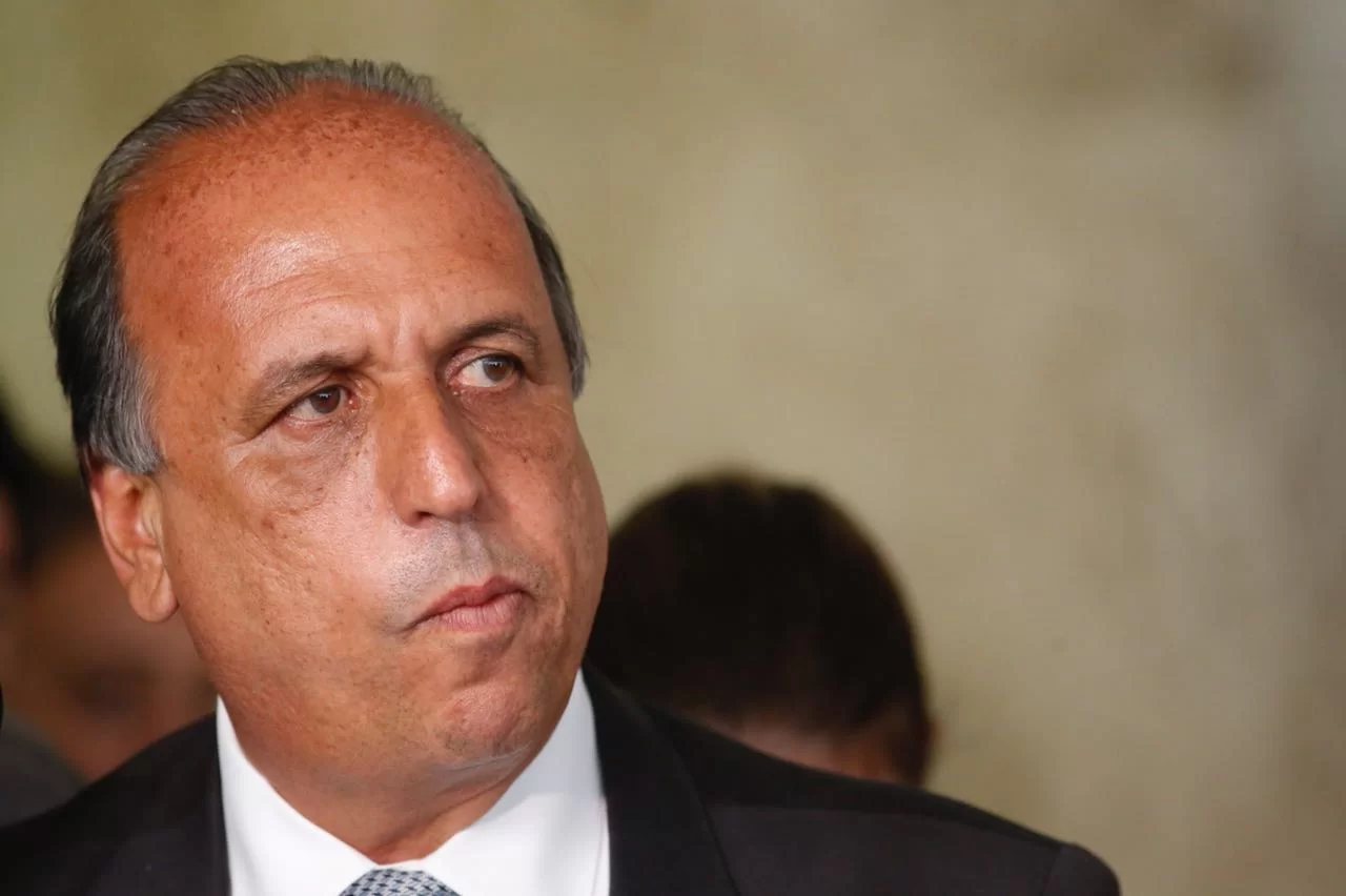 Pezão e mais 2 réus têm R$ 106 milhões em bens bloqueados pela Justiça Pezão e mais 2 réus têm R$ 106 milhões em bens bloqueados pela Justiça