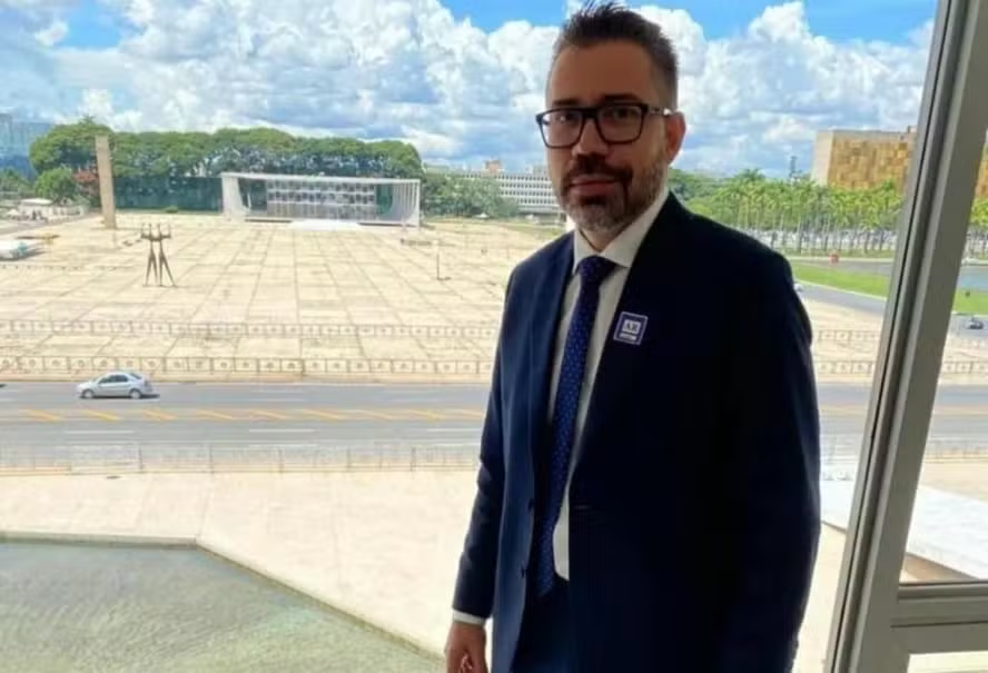 PF apreende R$ 128 mil e planilhas de nomes e porcentagens com irmão de Cláudio Castro