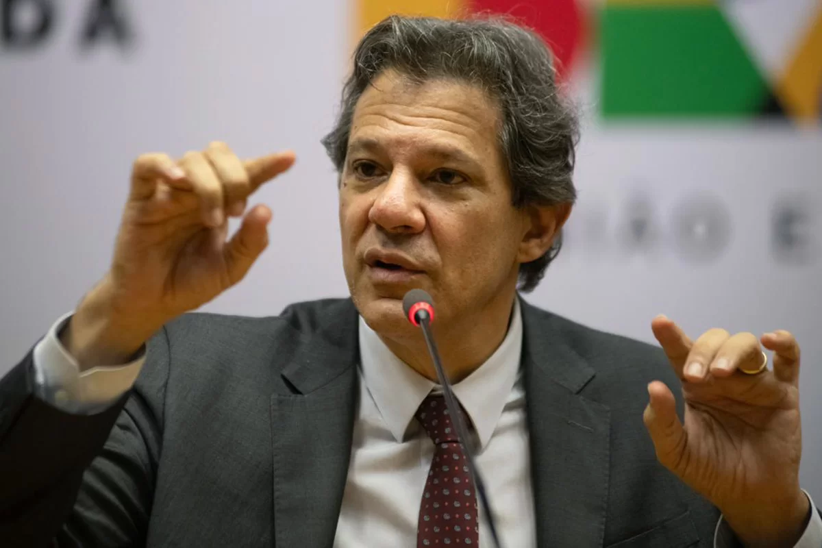 Juro do rotativo será limitado a 100% a partir de janeiro, diz Haddad