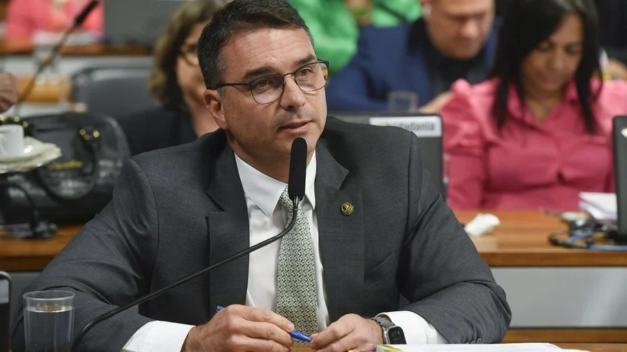 PL cogita Flávio Bolsonaro nas eleições do Rio PL cogita Flávio Bolsonaro nas eleições do Rio