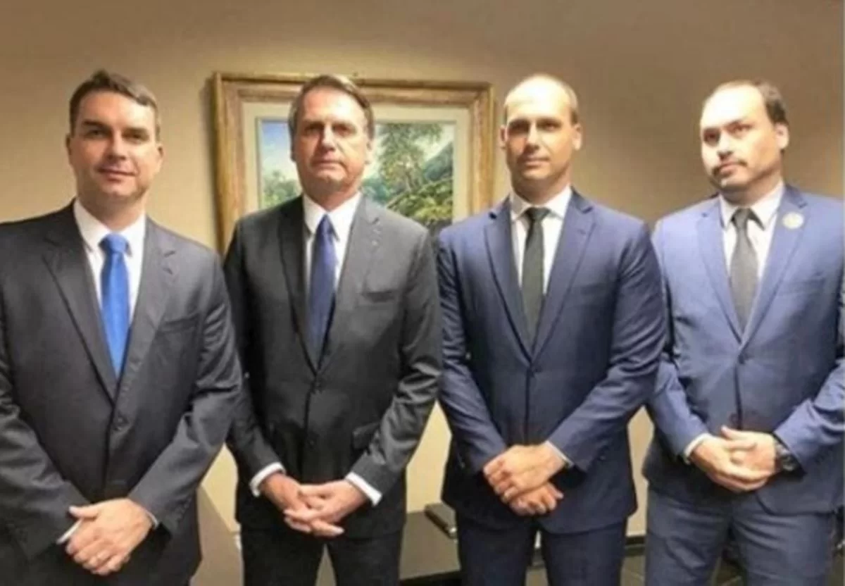 Após pescaria, um jet ski não voltou à casa do clã Bolsonaro, diz PF