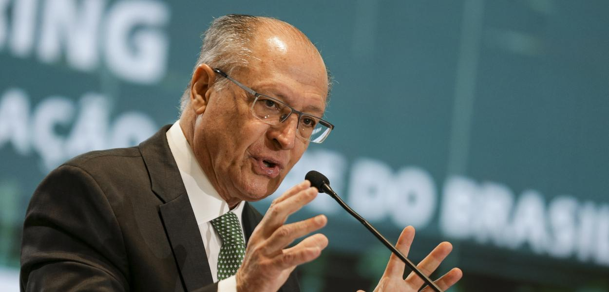 Setor automotivo investirá R$ 100 bilhões até 2029, diz Alckmin