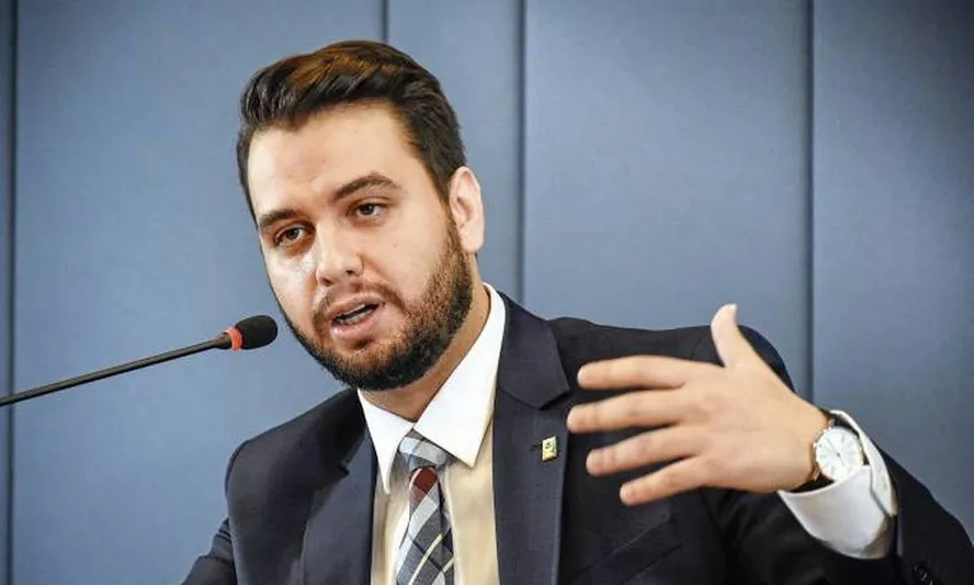 PF prende Filipe Martins e ex-ajudante de ordens de Bolsonaro PF prende Filipe Martins e ex-ajudante de ordens de Bolsonaro