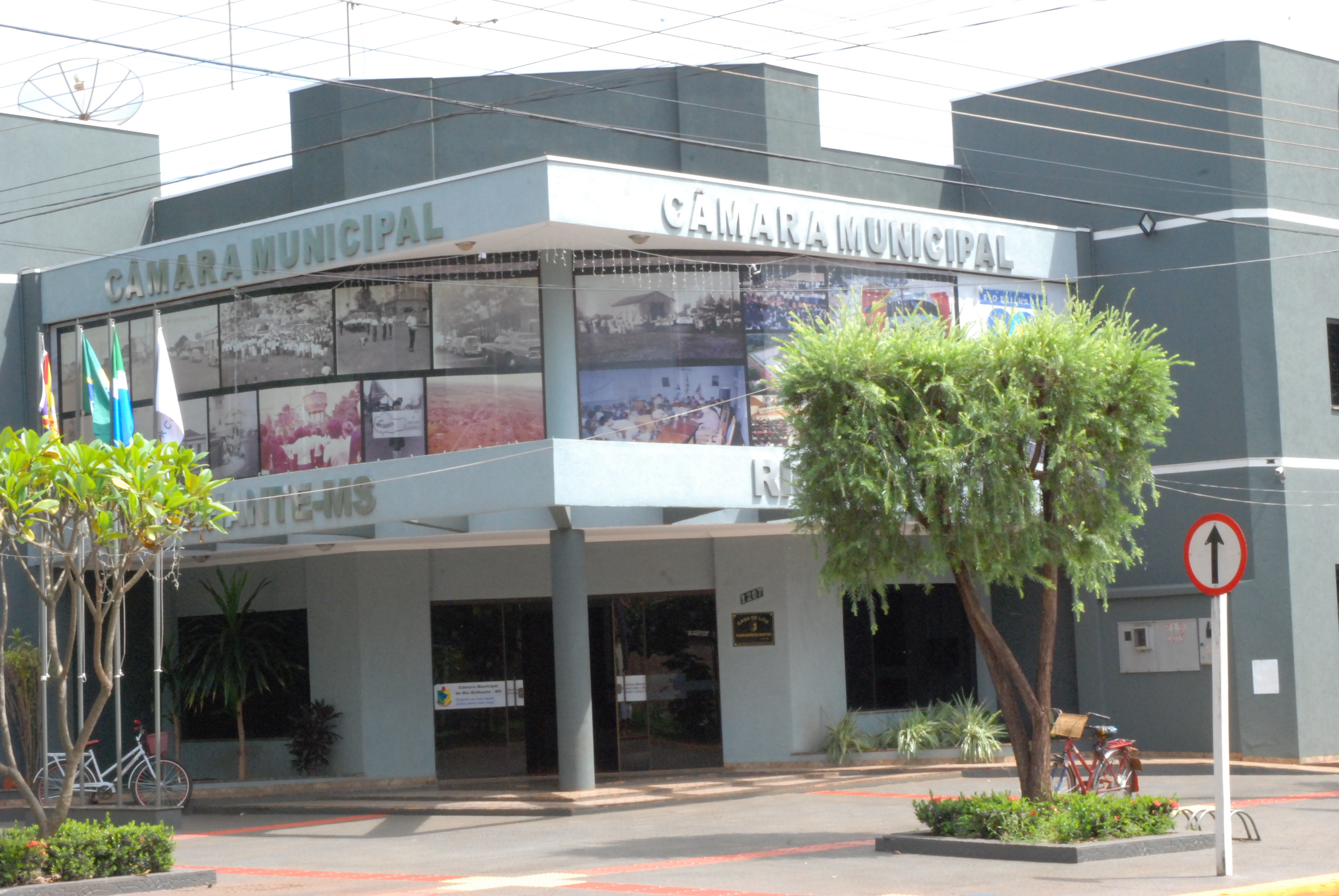 RIO BRILHANTE: 4 VEREADORES VOTAM CONTRA SALÁRIO DE R$ 10 MIL RIO BRILHANTE: 4 VEREADORES VOTAM CONTRA SALÁRIO DE R$ 10 MIL