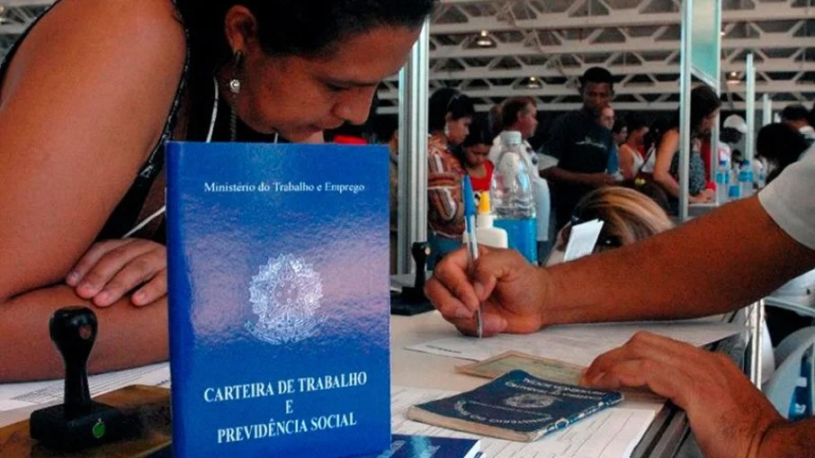 Brasil gerou em janeiro 180 mil empregos, diz Caged Brasil gerou em janeiro 180 mil empregos, diz Caged