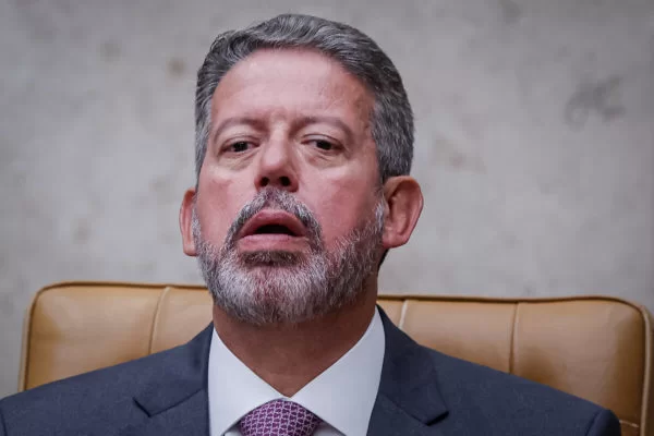 Arthur Lira faz críticas à PF: “Não quer trocar tiro com bandido” Arthur Lira faz críticas à PF: “Não quer trocar tiro com bandido”