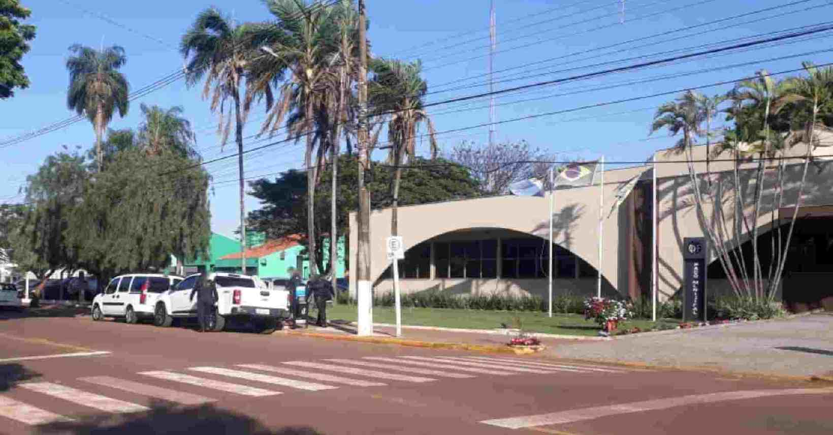 Tornozeleira ‘entrega’ alvo de operação do Gaeco proibido de entrar na Prefeitura de Sidrolândia