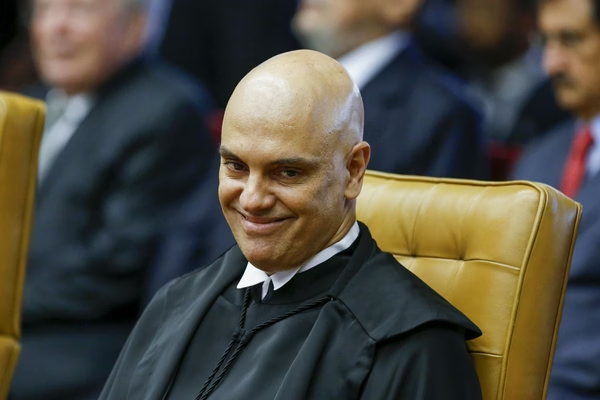 Moraes é aprovado em concurso de professor da USP com média 9,8 Moraes é aprovado em concurso de professor da USP com média 9,8