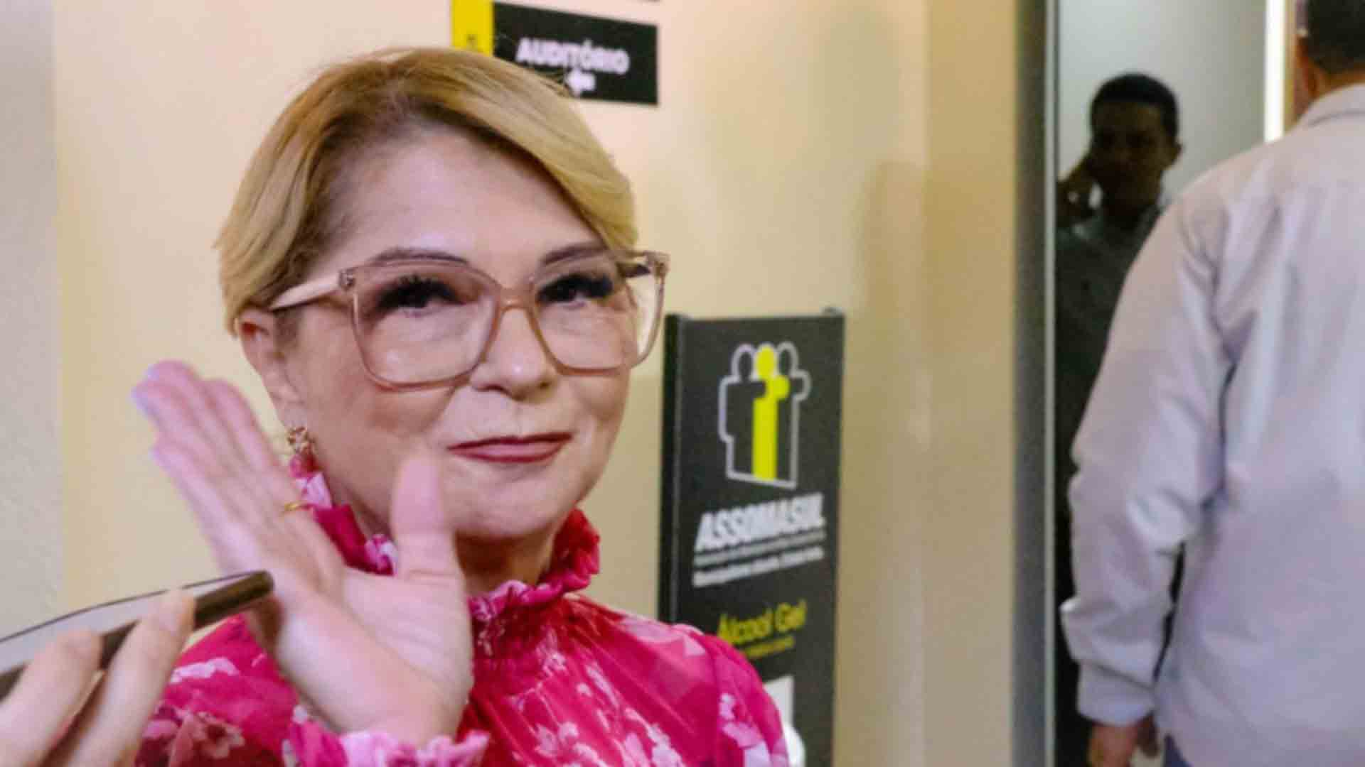 Com denúncia contra prefeita, população se mobiliza para sessão na Câmara de Sidrolândia Com denúncia contra prefeita, população se mobiliza para sessão na Câmara de Sidrolândia