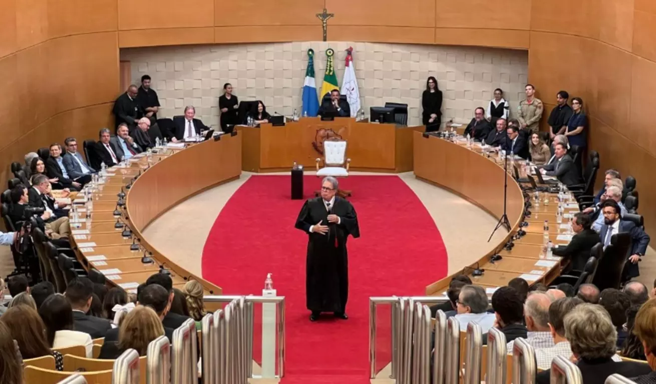 Próximo de aposentadoria, desembargador recebe homenagem surpresa Próximo de aposentadoria, desembargador recebe homenagem surpresa