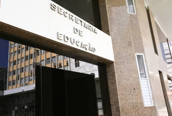 Secretaria de Educação do DF pagou R$ 9 milhões por cursos que podiam ser feitos de graça Secretaria de Educação do DF pagou R$ 9 milhões por cursos que podiam ser feitos de graça