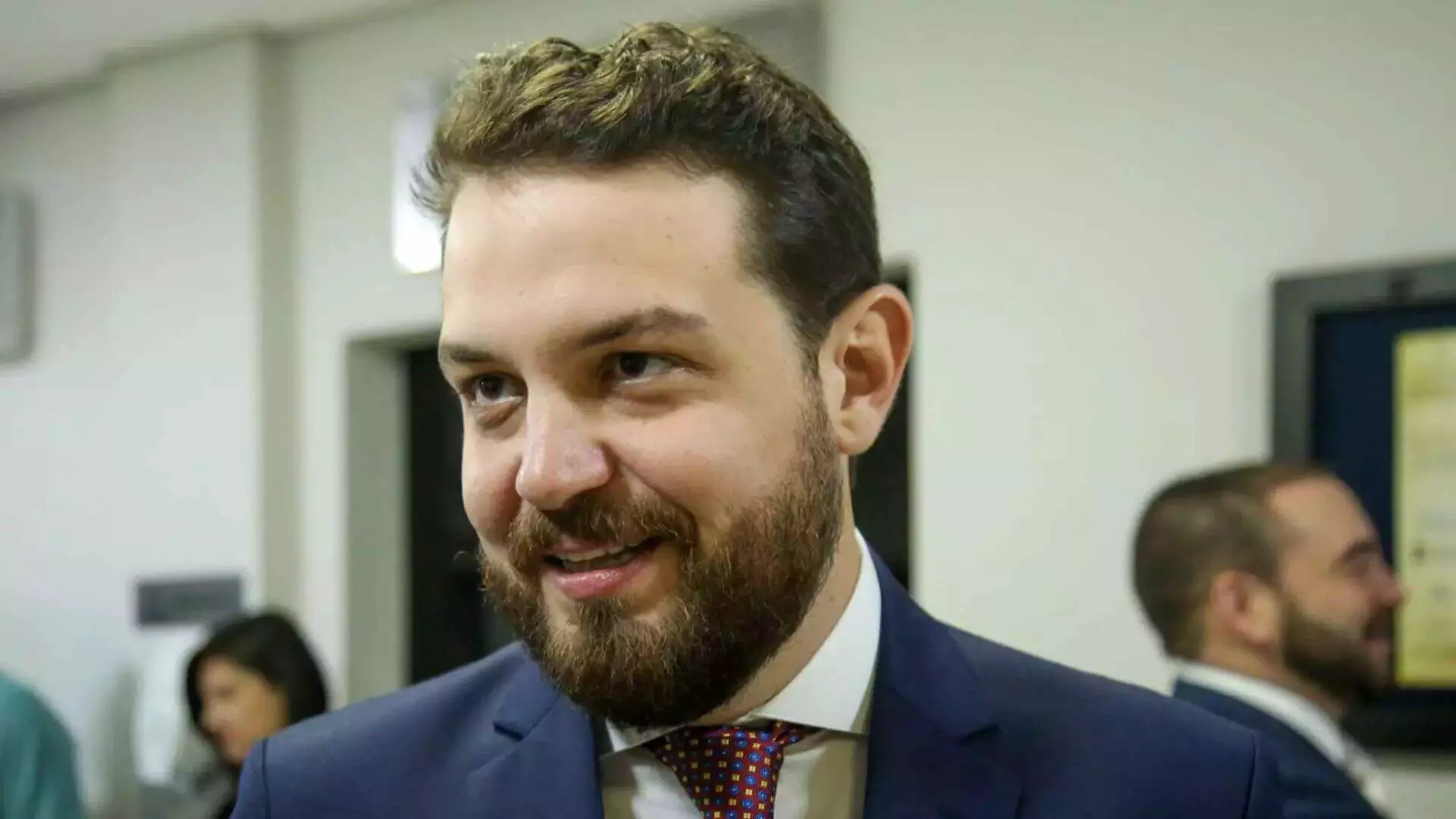 Desembargadores mantêm Claudinho Serra com tornozeleira eletrônica em julgamento de HC Desembargadores mantêm Claudinho Serra com tornozeleira eletrônica em julgamento de HC