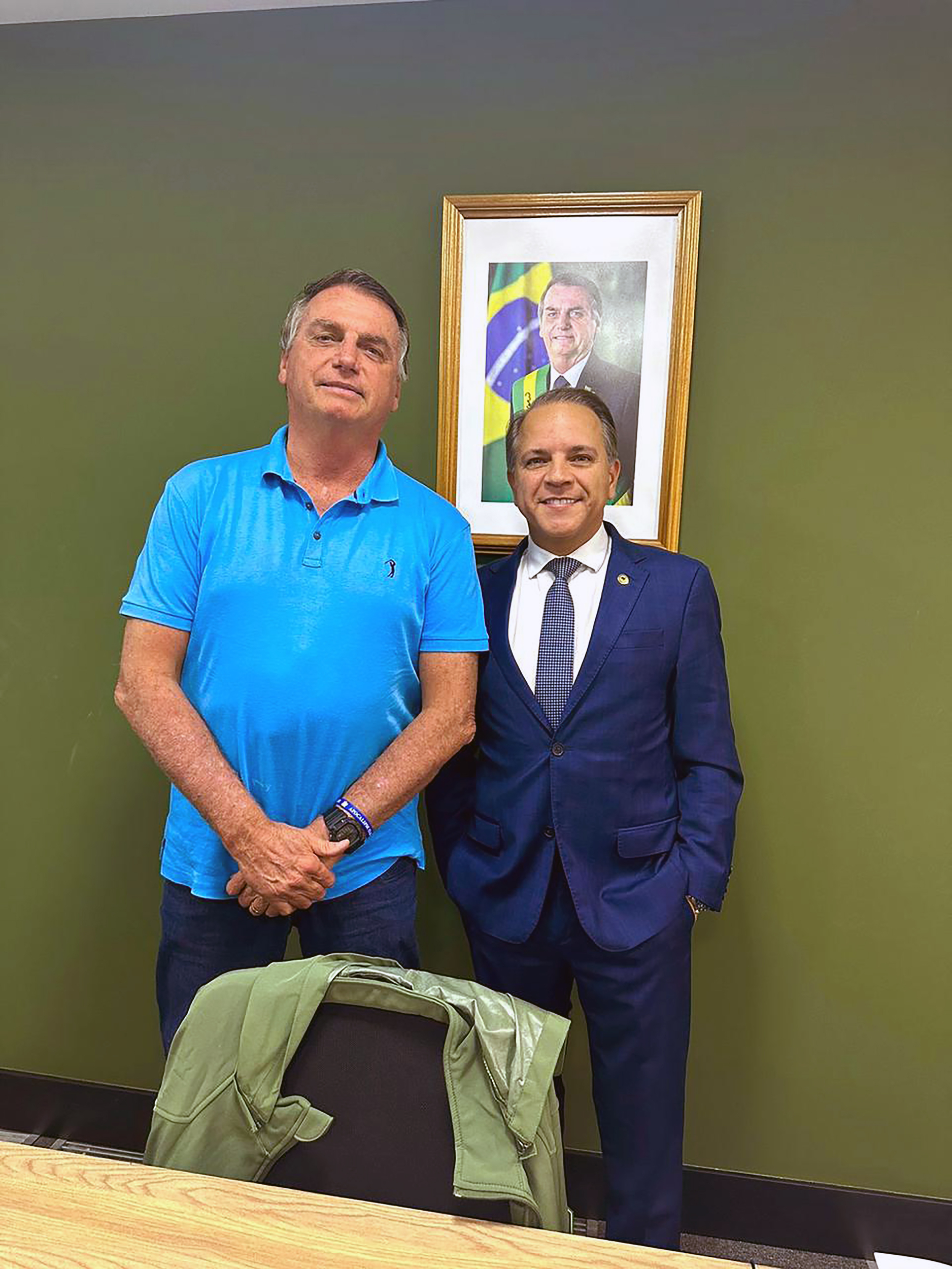 Bolsonaro deve indicar coronel como a vice de Beto e manda recado a rebeldes