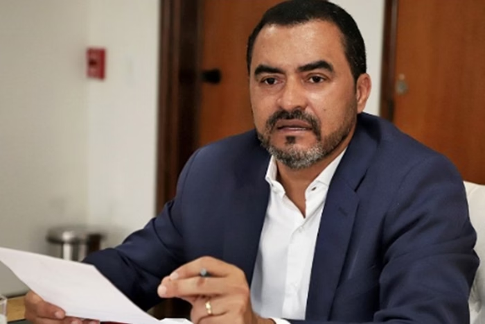 Governador de Tocantins é alvo de busca da PF por suspeita de desvio de cestas básicas na pandemia