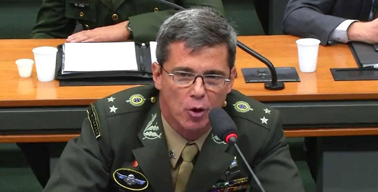 General enviou carta golpista a chefe do Exército, e medo de Bolsonaro abafou punição General enviou carta golpista a chefe do Exército, e medo de Bolsonaro abafou punição