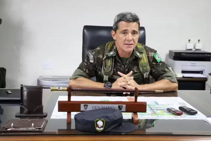 Família pressiona general preso a fechar delação atingindo Bolsonaro Família pressiona general preso a fechar delação atingindo Bolsonaro