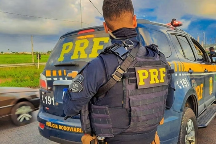 Policiais da PRF e guincheiros são alvo da PF por esquema de corrupção Policiais da PRF e guincheiros são alvo da PF por esquema de corrupção