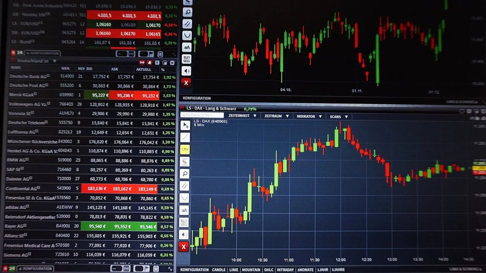 Ibovespa encerra semana no positivo; dólar tem quinta queda consecutiva