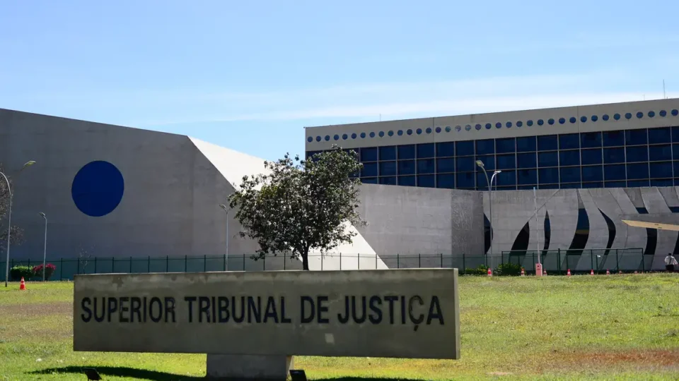 STJ paga até R$ 349 mil em um mês a ministros beneficiados por penduricalhos