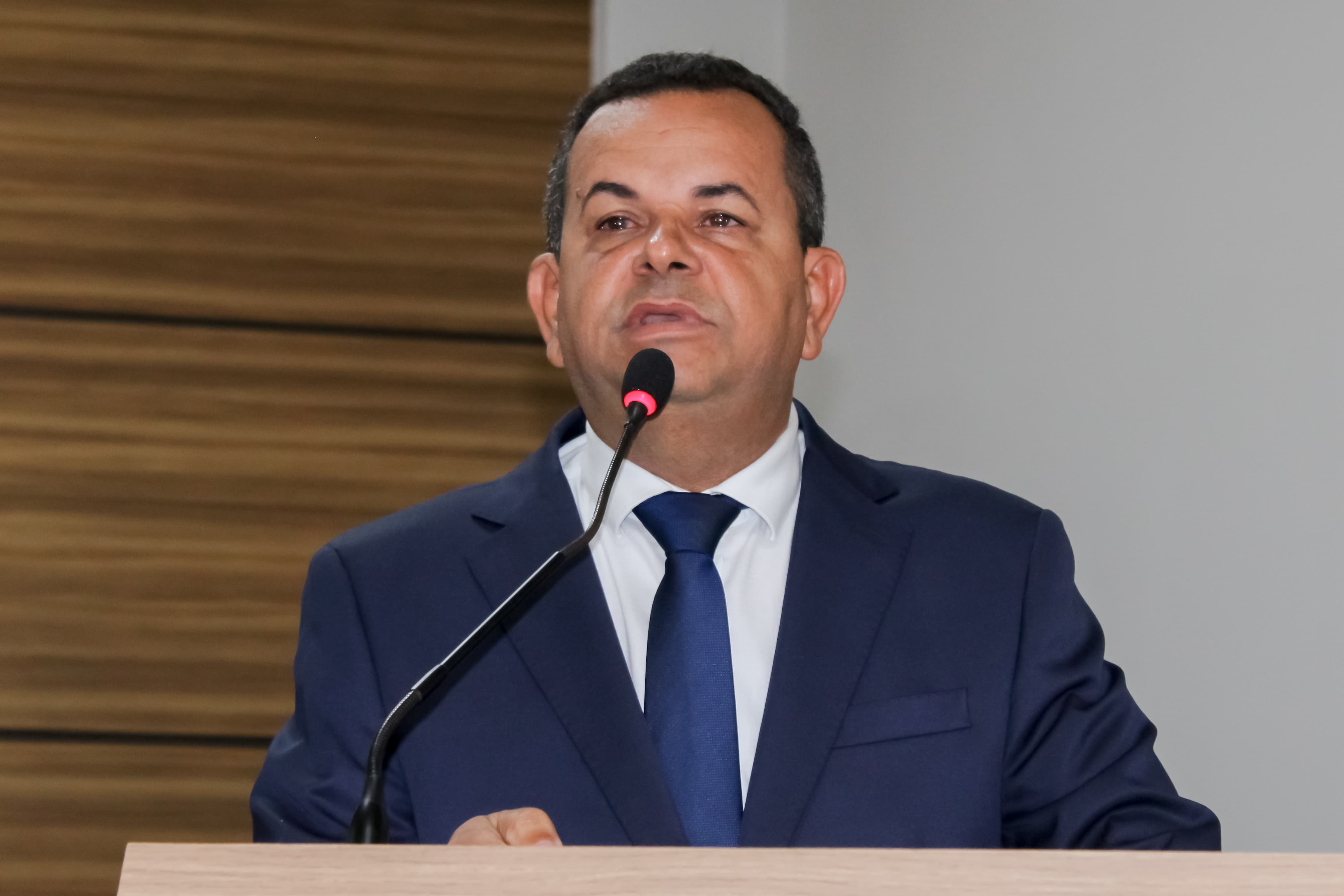 Vereador Rones Cezar Leal declara independência em seu mandato