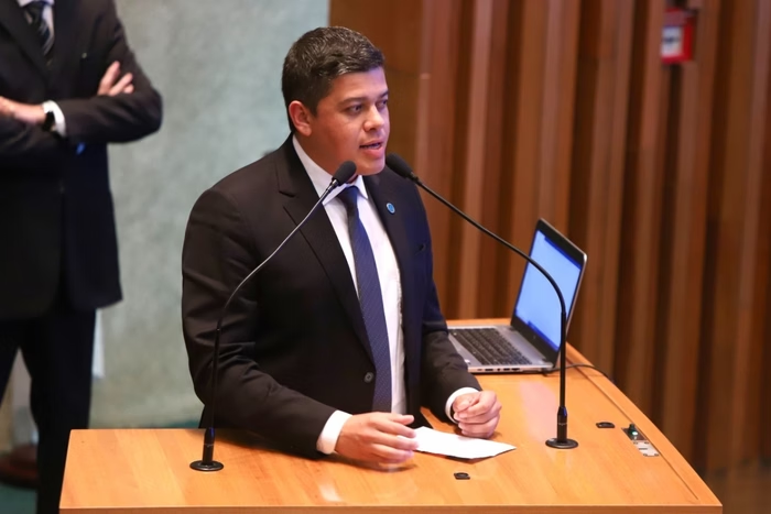 Deputado pede cabeça de secretário e causa alvoroço na PCDF Deputado pede cabeça de secretário e causa alvoroço na PCDF