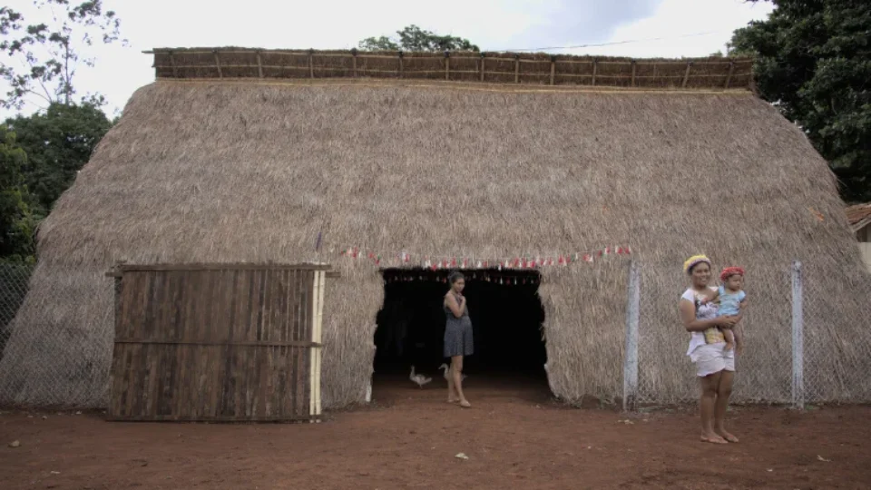Comunidade Guarani-Kaiowá resiste a avanço evangélico e pede ajuda no MS Comunidade Guarani-Kaiowá resiste a avanço evangélico e pede ajuda no MS