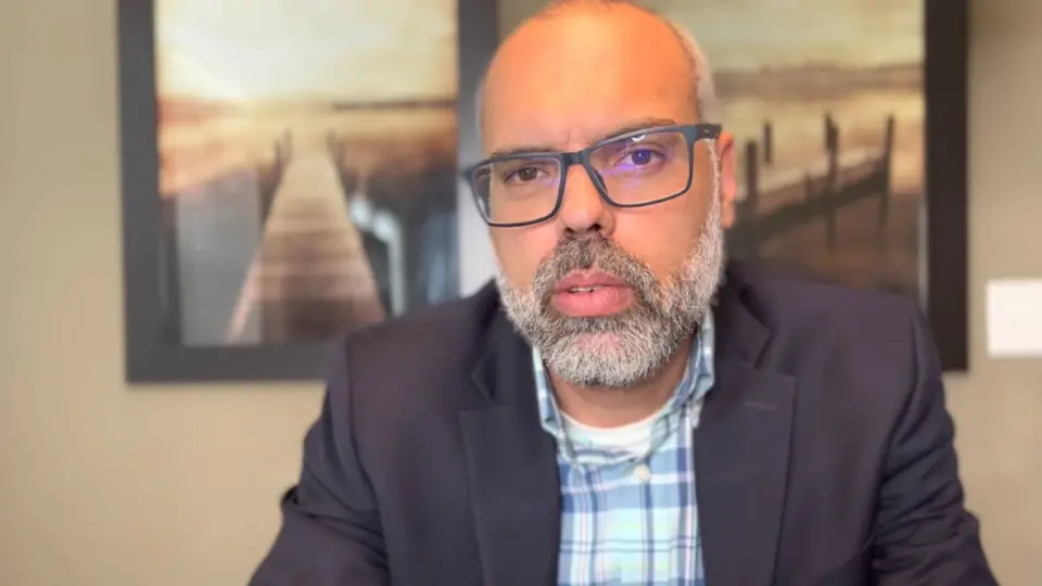 Moraes manda Meta e X enviarem à PF dados de contas de Allan dos Santos